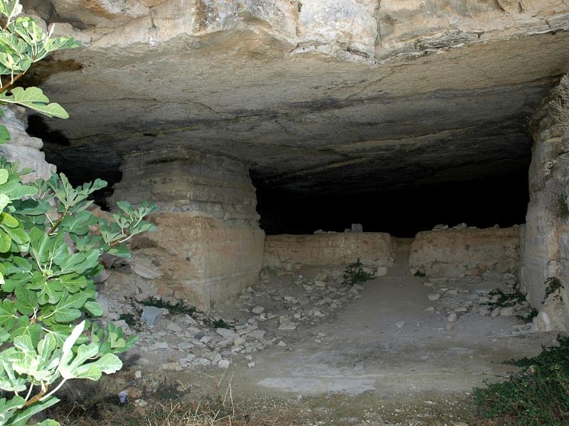 labyrinth-cave
